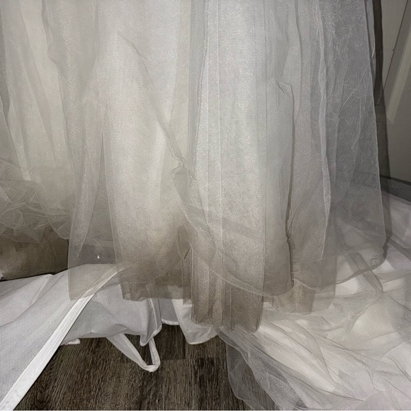 WEDDING DRESS - Picture 8 of 13